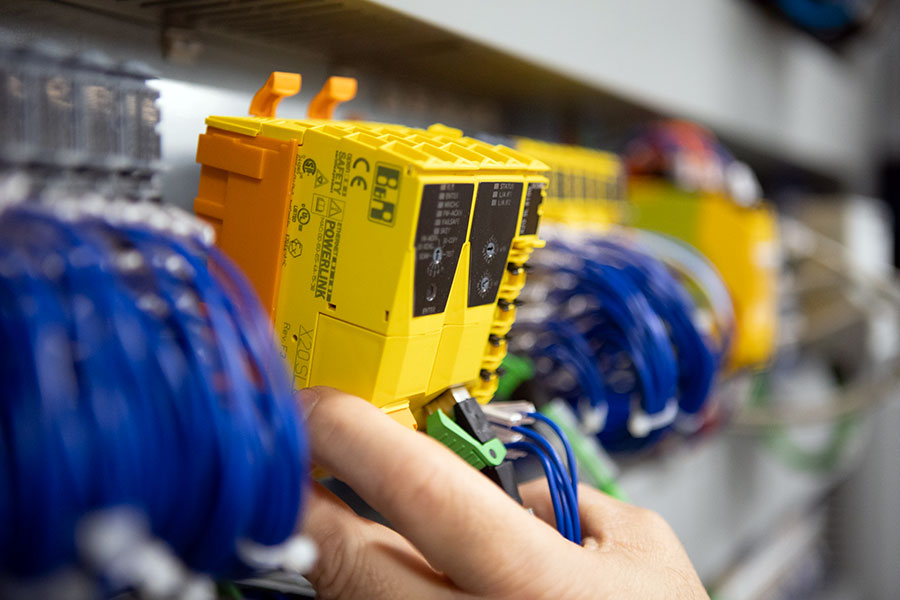 cablaggio, assemblaggio e collaudo quadri elettrici